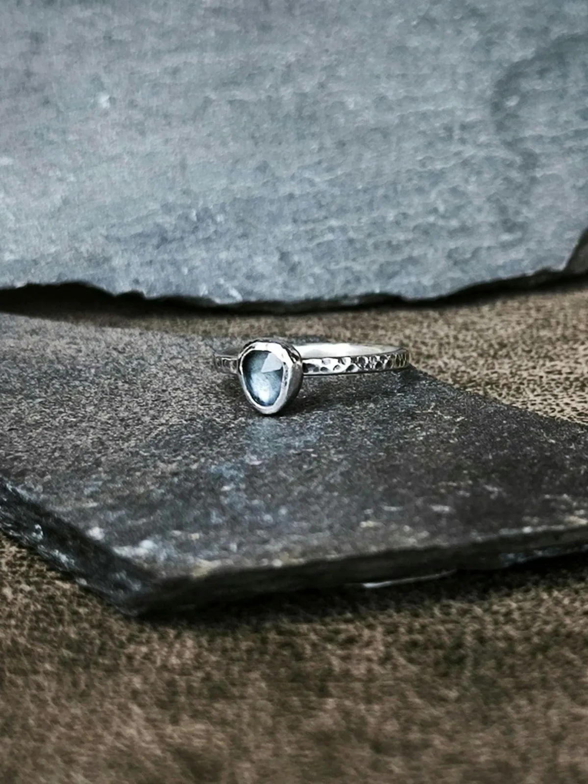 Bague argent 925 simple avec topaze. Artisanat français. bijoux créateur. pierre fine naturelle. idée cadeau. argent massif