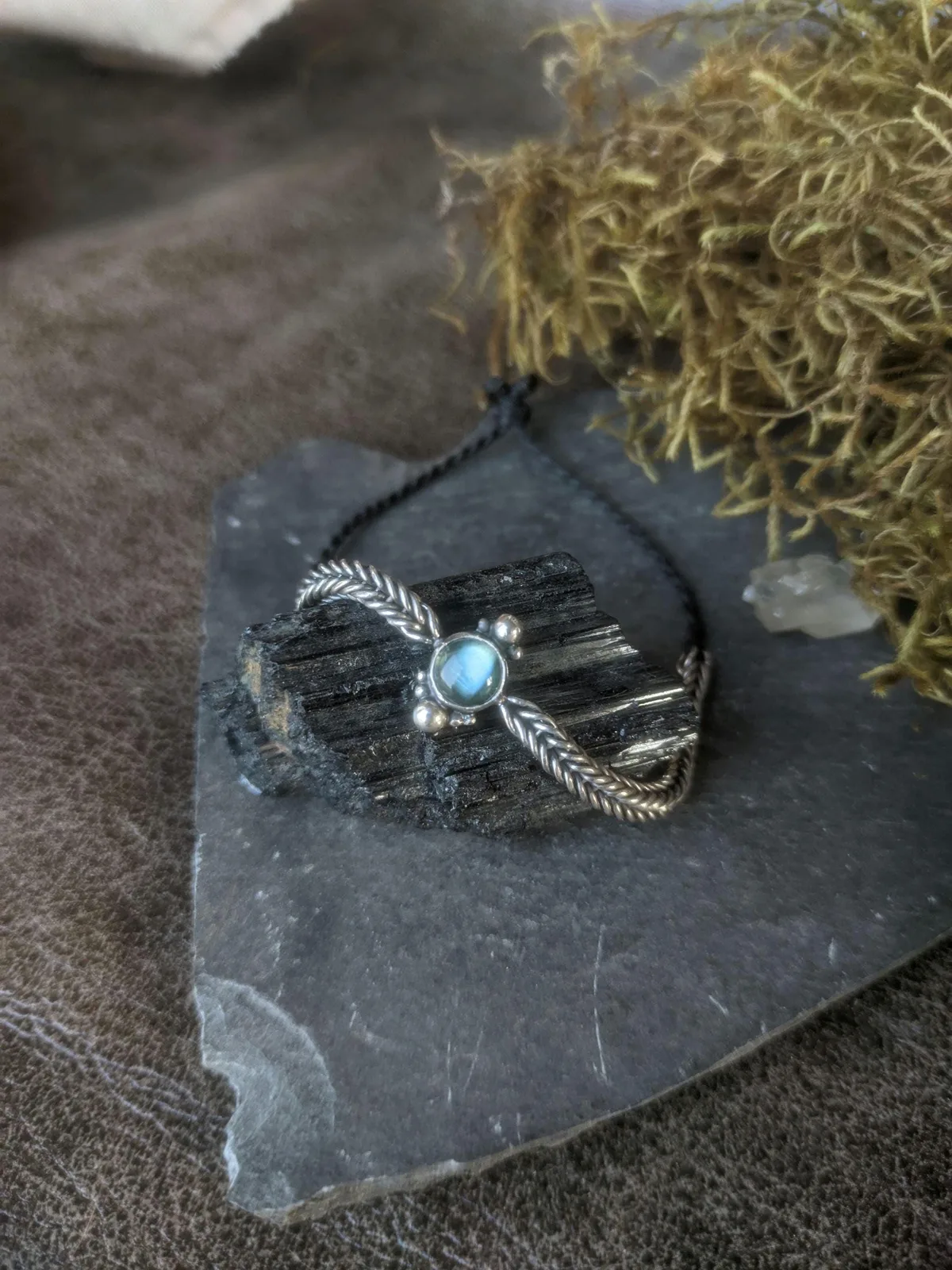 Bracelet argent massif et labradorite. Maille serpent souple à maillons soudés entièrement fait à la main en France. Chaine artisanale.
