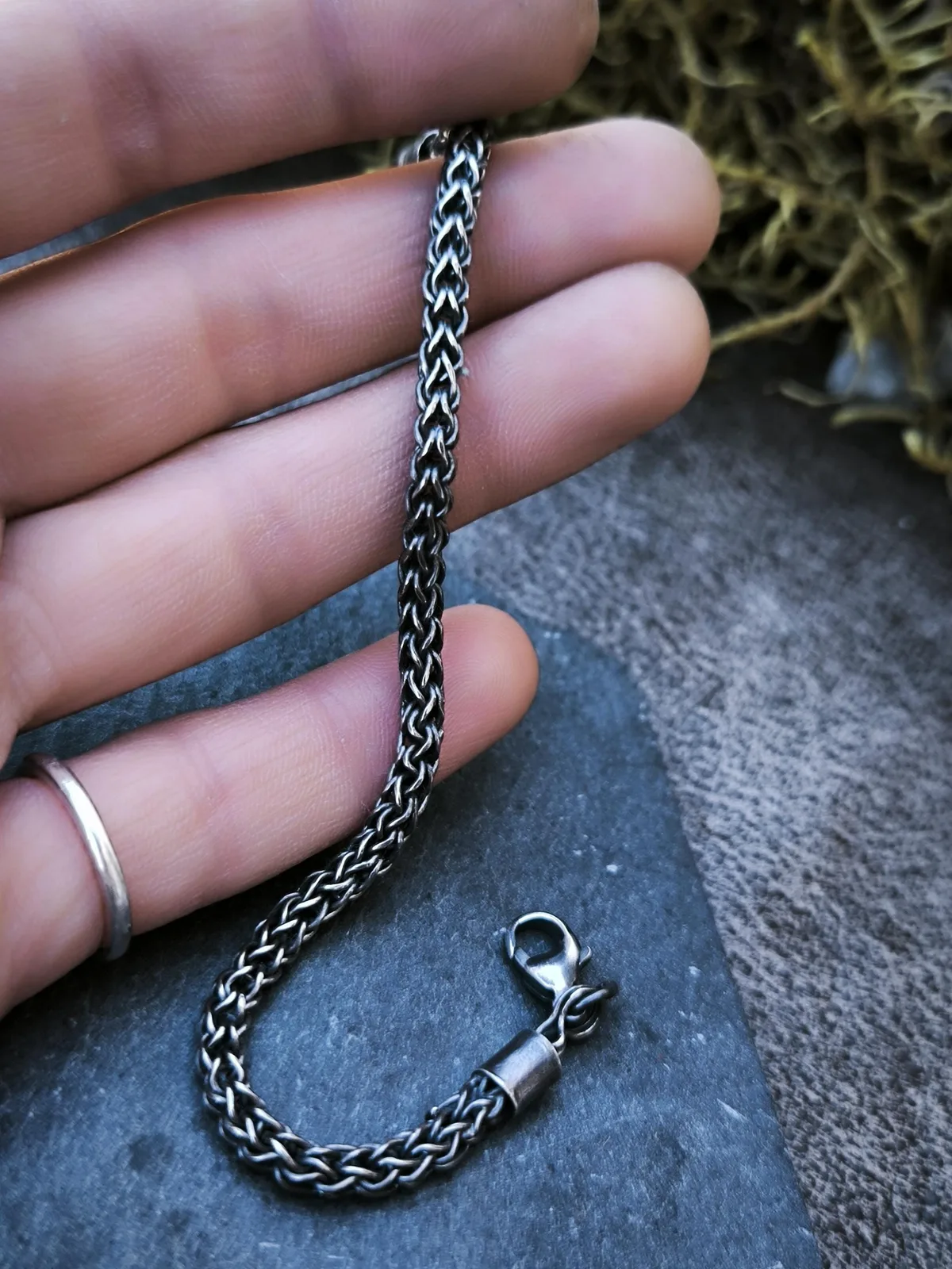 Bracelet argent massif serpent souple à maillons soudés. Savoir faire. Chaine artisanale. loop in loop. Fait main en France.