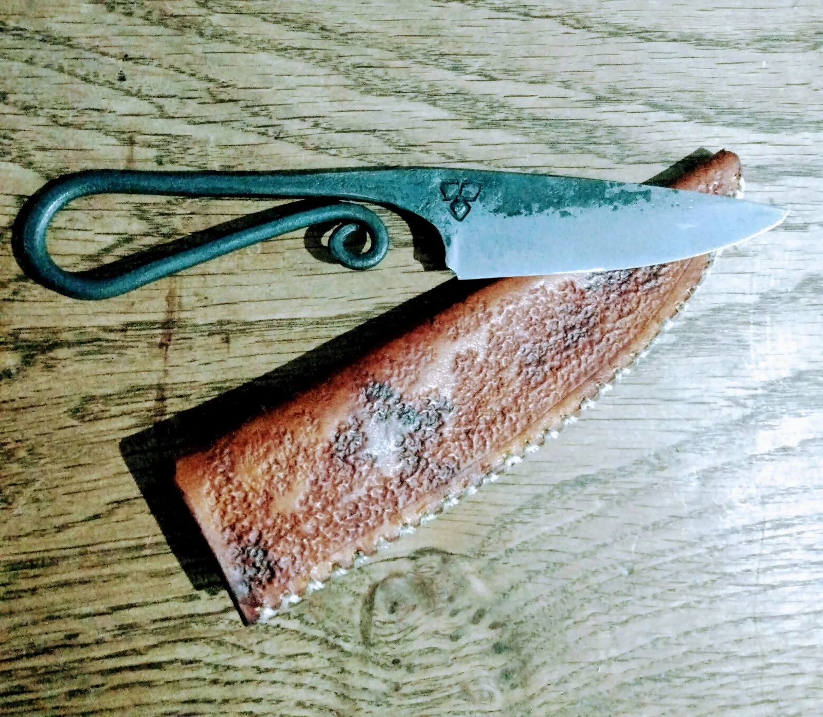 Étuis de couteaux en cuir sur mesure