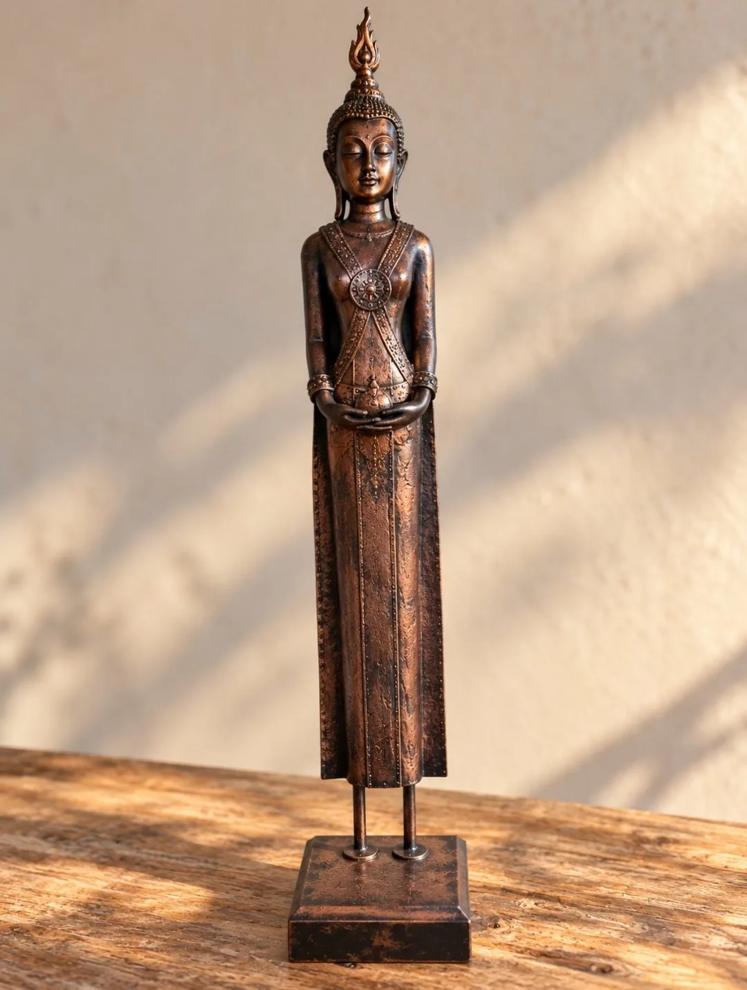 La gardienne de la sérénité : En bois.