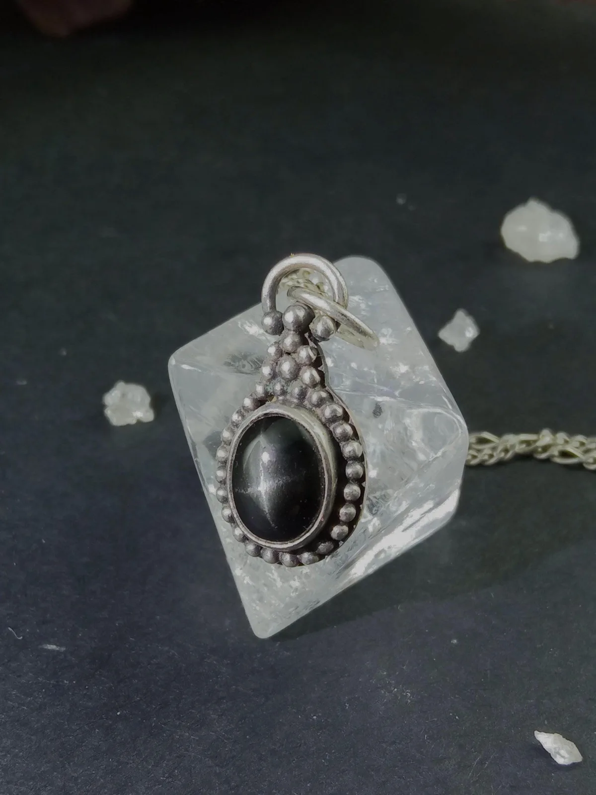 Pendentif argent massif, diopside étoilé et granulation. Pendentif mystique. Bijoux créateur.Fait main en France.Argent 925.pierre naturelle