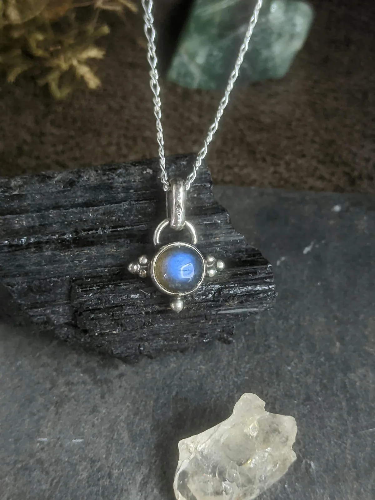 Pendentif argent massif, labradorite et granulation. Pendentif mystique. Bijoux créateur. Fait main en France.Argent 925.pierre naturelle