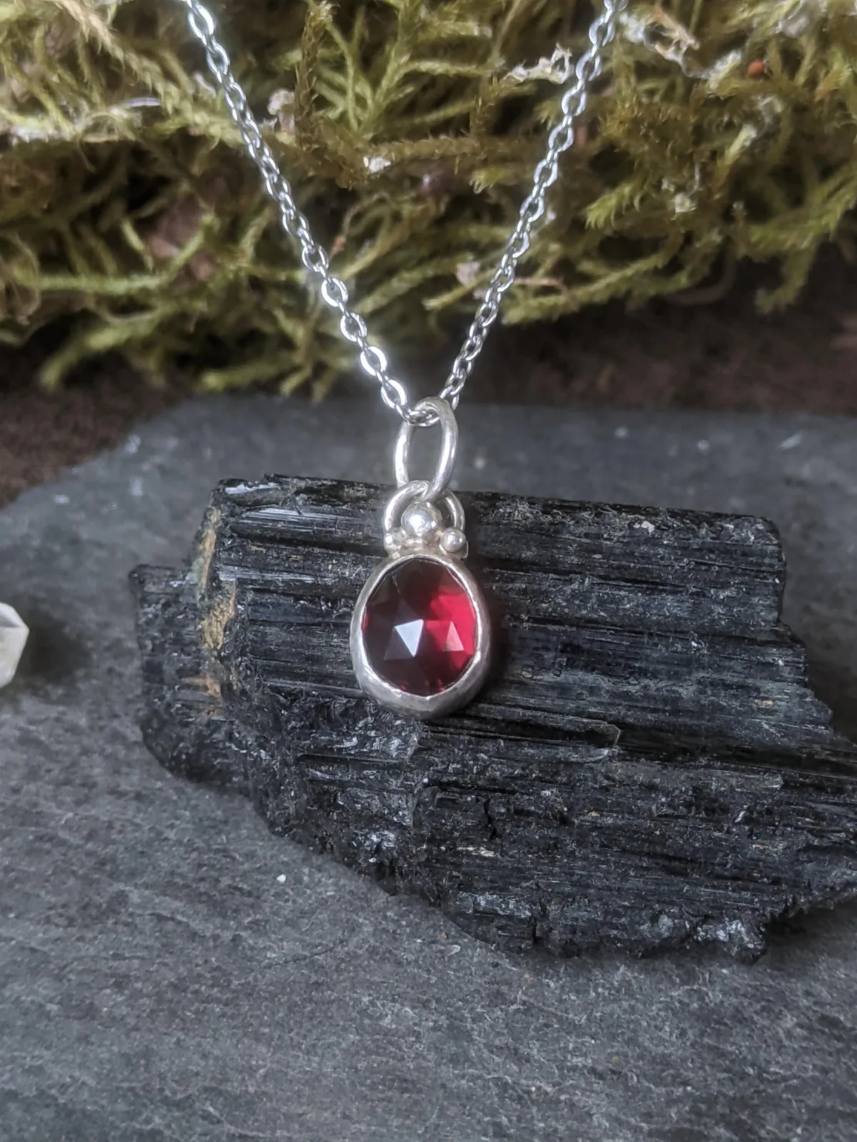 Pendentif argent sterling grenat Mozambique rosecut