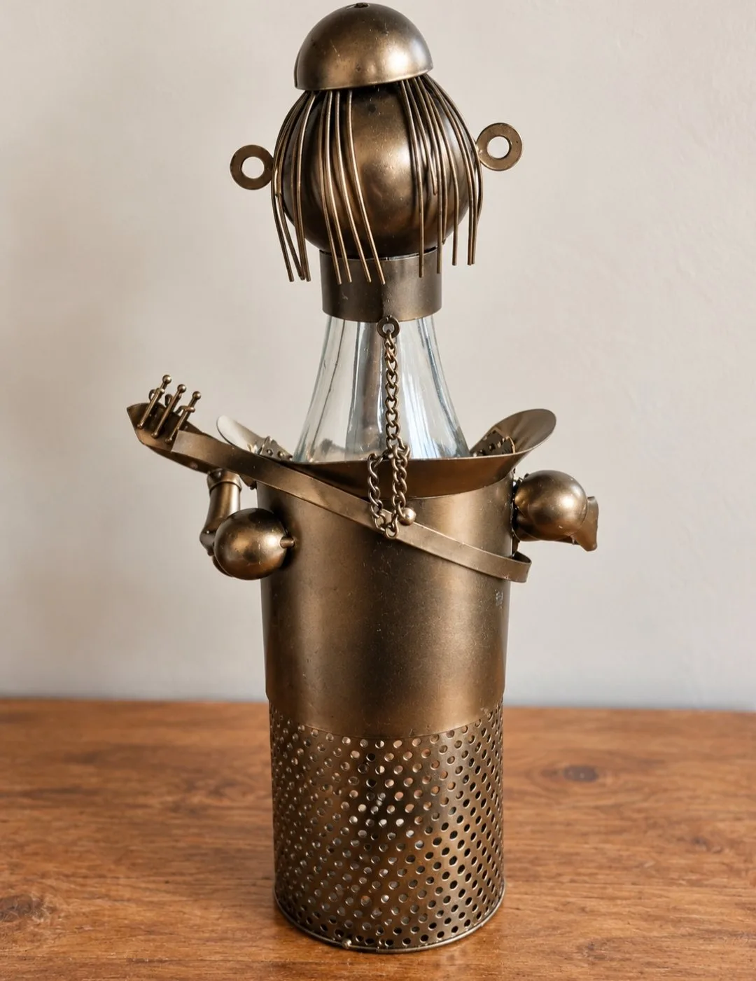 Porte bouteille guitariste — Art Flo Création, Création d'objets / Décoration à Lacs (photo 3/3)