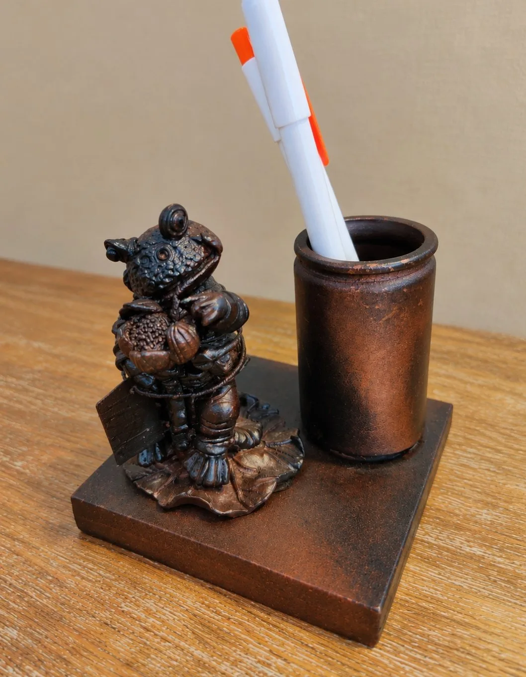 Pot à crayons grenouille